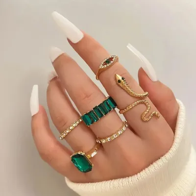 Luxury Rhinestone Sanke Green Finger Ring Set